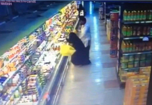 Σοκαριστικές εικόνες: Δημόσιοι αποκεφαλισμοί και βασανιστικές τιμωρίες στη Σαουδική Αραβία [εικόνες] | iefimerida.gr 4