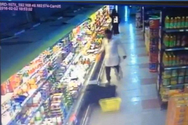 Σοκαριστικές εικόνες: Δημόσιοι αποκεφαλισμοί και βασανιστικές τιμωρίες στη Σαουδική Αραβία [εικόνες] | iefimerida.gr 5