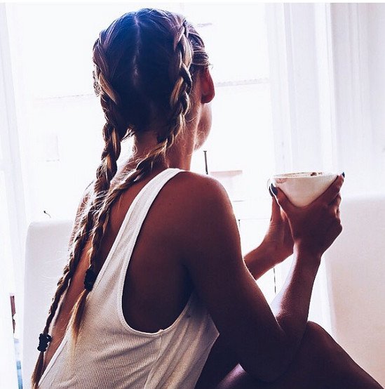 Πλεξούδες όπως αυτές των μποξέρ: Το εύκολο χτένισμα που έγινε μανία των γυναικών [εικόνες] | iefimerida.gr 8