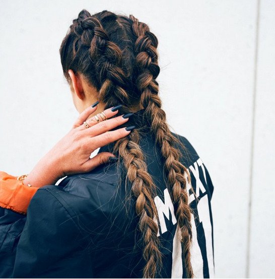 Πλεξούδες όπως αυτές των μποξέρ: Το εύκολο χτένισμα που έγινε μανία των γυναικών [εικόνες] | iefimerida.gr 7