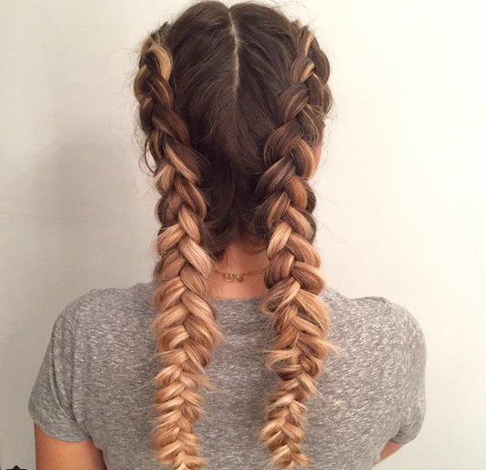 Πλεξούδες όπως αυτές των μποξέρ: Το εύκολο χτένισμα που έγινε μανία των γυναικών [εικόνες] | iefimerida.gr 6