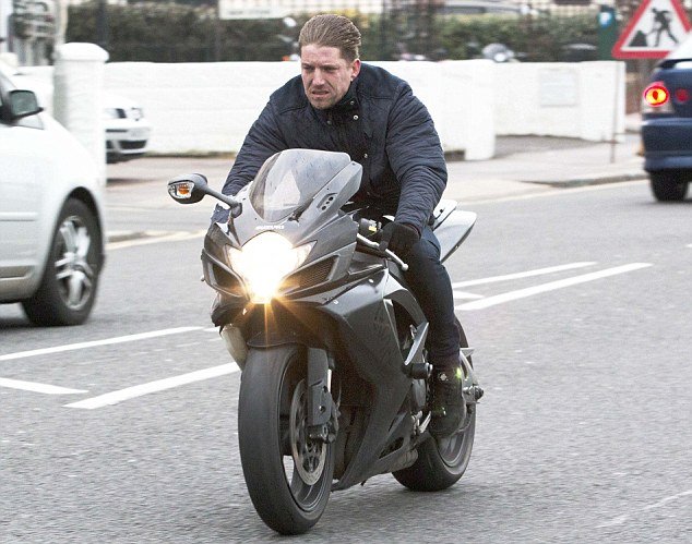 «Ρεζίλεψε» την αγγλική αστυνομία - Καταδίωξη μηχανόβιου 4 ωρών κατέληξε σε φιάσκο [εικόνες&βίντεο] | iefimerida.gr 2