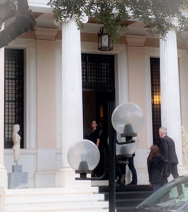 Μιάμιση ώρα με τον Τσίπρα η Αντζελίνα Τζολί - Τι γράφει σε μήνυμά της [εικόνες] | iefimerida.gr 5