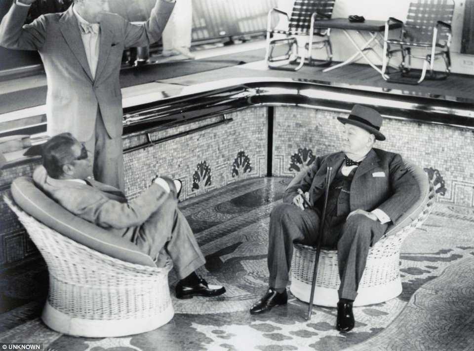 Μέσα στο γιοτ του Αριστοτέλη Ωνάση: Διάσημοι, ισχυροί και πρωτοφανείς έρωτες [εικόνες] | iefimerida.gr 13