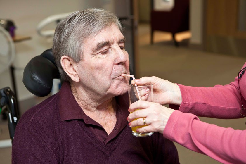 Δυσφαγία: Οταν δεν μπορείς να καταπιείς και πνίγεσαι ακόμη και με το σάλιο σου...  [εικόνες] | iefimerida.gr 4