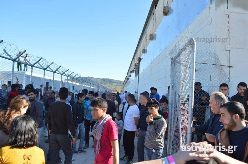 Νέα διαδήλωση-ξέσπασμα των προσφύγων στο hotspot της Χίου [εικόνες&βίντεο] | iefimerida.gr 2