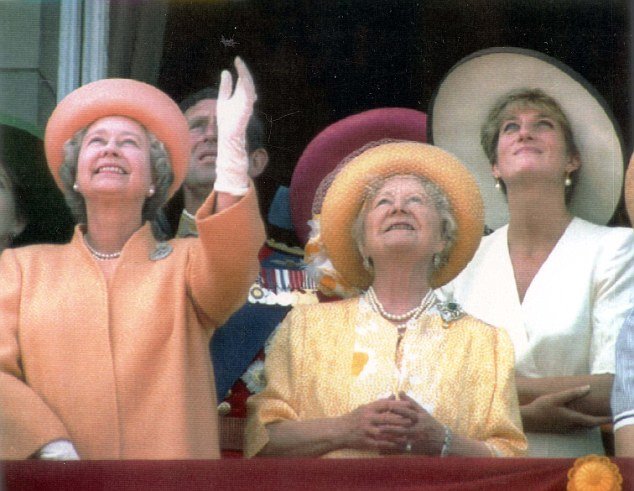 Η εκρηκτική σχέση Νταϊάνας-Ελισάβετ -Αγνωστες ιστορίες από το παλάτι [εικόνες] | iefimerida.gr 13