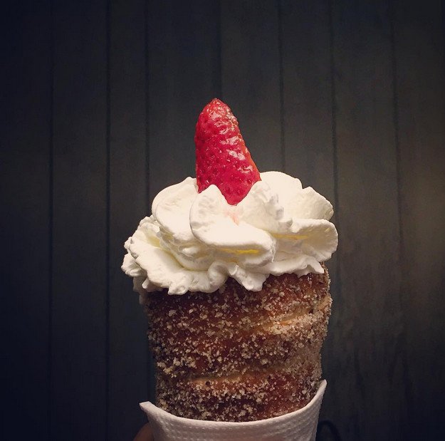 Doughnut: Ντόνατς και παγωτό σε ένα -Το γλυκό που έχει τρελάνει τους πάντες [εικόνες] | iefimerida.gr 2