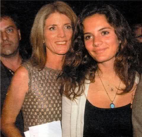 Η 27χρονη εγγονή της Τζάκι Κένεντι Ωνάση είναι ολόιδια η γιαγιά της! [εικόνες] | iefimerida.gr 10