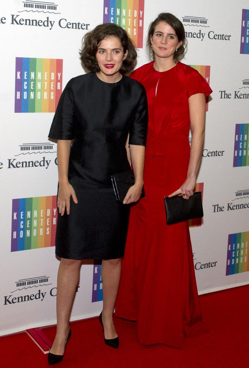 Η 27χρονη εγγονή της Τζάκι Κένεντι Ωνάση είναι ολόιδια η γιαγιά της! [εικόνες] | iefimerida.gr 0