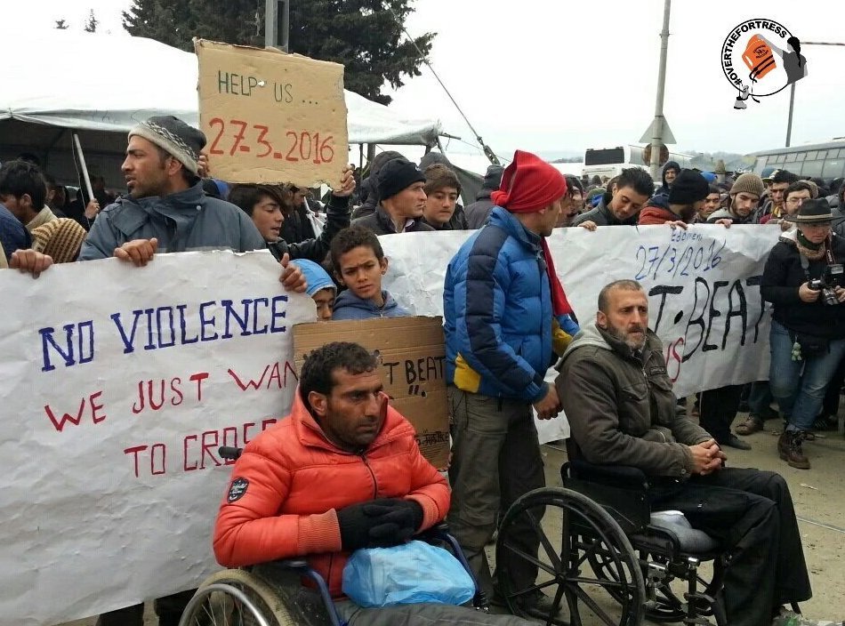 Μυρίζει «μπαρούτι» στην Ειδομένη: ΜΑΤ και πρόσφυγες παρατεταγμένοι [εικόνες] | iefimerida.gr 0