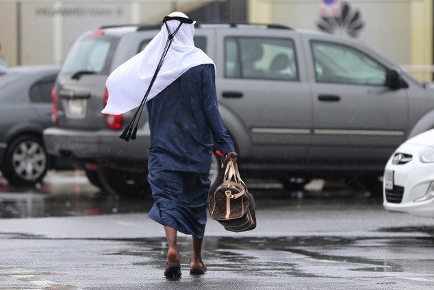 Καταρρακτώδεις βροχές και πλημμύρες στα Εμιράτα -Ακυρώθηκαν πτήσεις, έκλεισαν σχολεία [εικόνες]  | iefimerida.gr 2