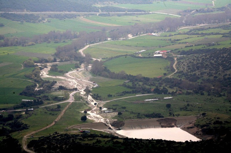 Εσπασε το φράγμα Σπαρμού στον Ολυμπο -Καταστράφηκαν καλλιέργειες, το νερό ξήλωσε και δρόμους [εικόνες] | iefimerida.gr 6