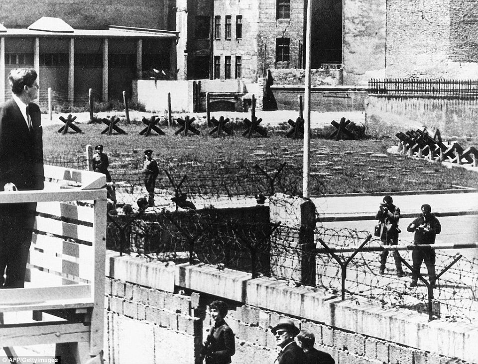 Ειδομένη: Το νέο Σιδηρούν Παραπέτασμα που κρατάει στην Ελλάδα τις ορδές των προσφύγων [εικόνες] | iefimerida.gr 6