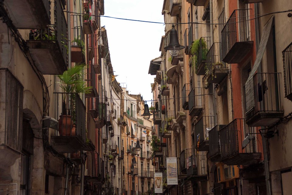 Χιρόνα, μια κουκλίστικη πόλη -Καλύτερη από άλλες μεσαιωνικές και πιο οικονομική [εικόνες] | iefimerida.gr 8