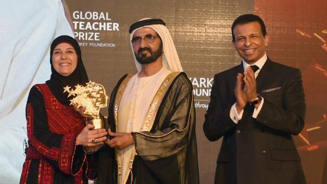 Παλαιστίνια κέρδισε το βραβείο της καλύτερης δασκάλας στον κόσμο και 1 εκατ. δολάρια [εικόνες] | iefimerida.gr 2