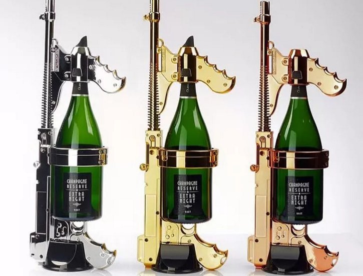 Η νέα μόδα στα πάρτι -Ηρθε το όπλο-σαμπάνια [εικόνες & βίντεο] | iefimerida.gr 0