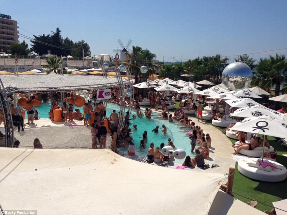 Η άγνωστη πλευρά της Ιμπιζα -Ρομαντικό ηλιοβασίλεμα, οικογένειες και παιχνίδια [εικόνες] | iefimerida.gr 0