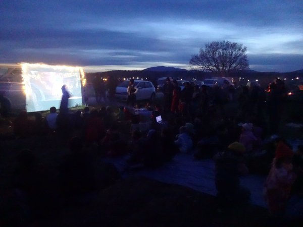 Υπαίθριος κινηματογράφος για τους πρόσφυγες στην Ειδομένη -Τον έστησαν εθελοντές [εικόνα] | iefimerida.gr 0