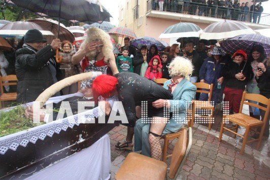 Καρναβάλι, Ηλεία: Η... κηδεία του Τσίπρα και η χήρα με τον Κυριάκο [βίντεο] | iefimerida.gr 0