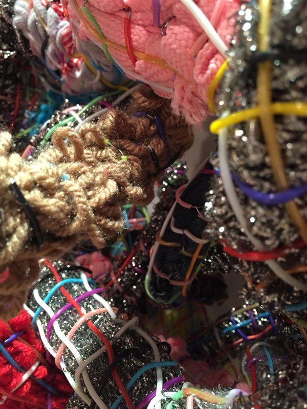 Εκρηξη χρώματος - Τα περίτεχνα πλεκτά της Ηλιοδώρας Μαργέλλου στην γκαλερί Αντωνοπούλου [εικόνες] | iefimerida.gr 4