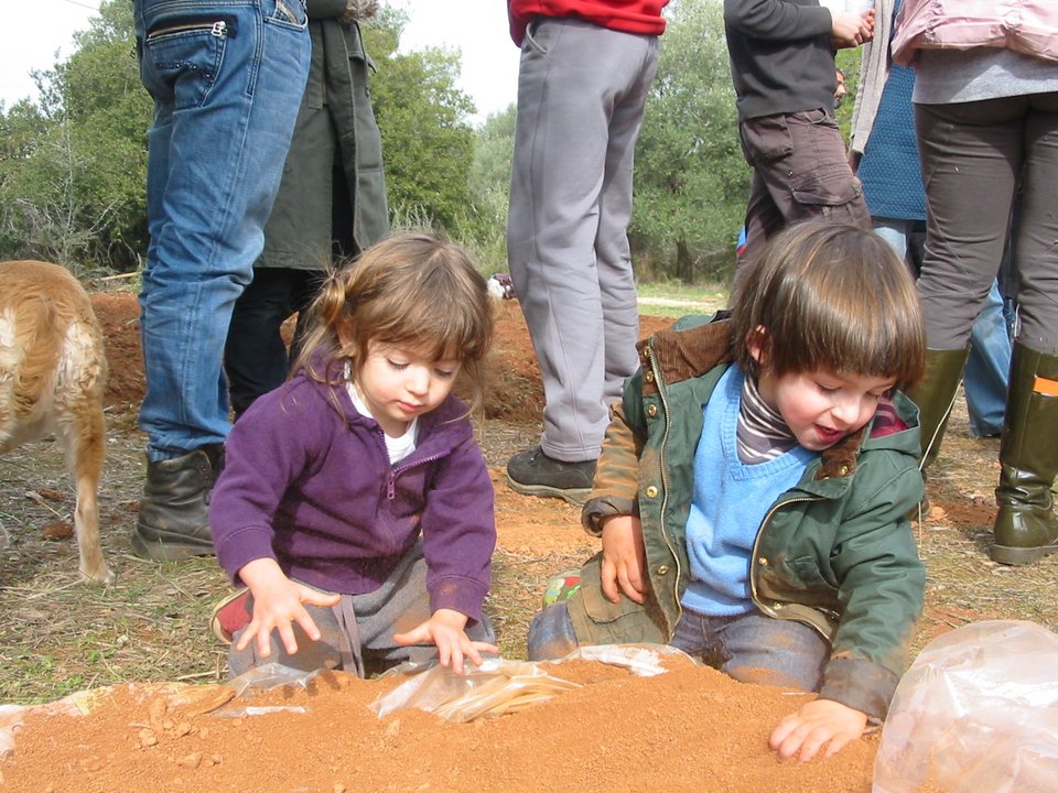 Πώς θα γίνουμε αυτάρκεις: Οικολογικά, εργαστήρια, μουσική, παιδικές δράσεις - Στην Τεχνόπολη [εικόνες & βίντεο]  | iefimerida.gr 2