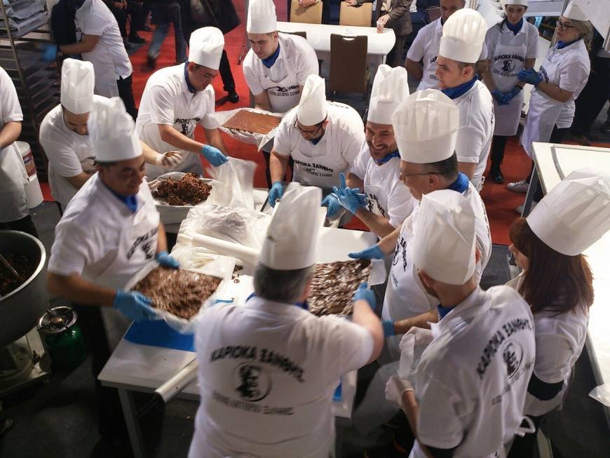 Καριόκα για ρεκόρ Γκίνες στην Ξάνθη -Ζυγίζει 380 κιλά [εικόνες] | iefimerida.gr 5