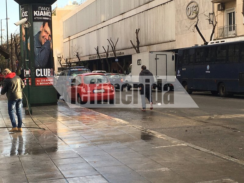 Ερημη η Βικτωρίας, έφυγαν όλοι οι μετανάστες -«Η πλατεία πλένεται με σαπούνι -Προσοχή μην γλιστρήσετε» [εικόνες] | iefimerida.gr 4