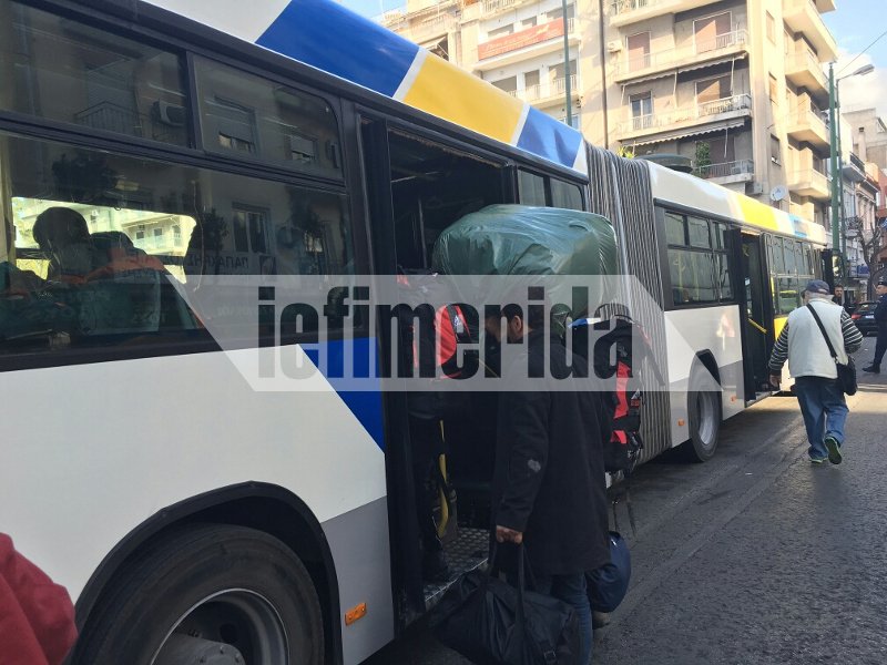 Ερημη η Βικτωρίας, έφυγαν όλοι οι μετανάστες -«Η πλατεία πλένεται με σαπούνι -Προσοχή μην γλιστρήσετε» [εικόνες] | iefimerida.gr 13