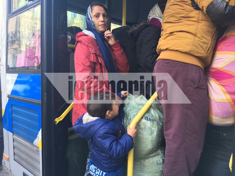 Ερημη η Βικτωρίας, έφυγαν όλοι οι μετανάστες -«Η πλατεία πλένεται με σαπούνι -Προσοχή μην γλιστρήσετε» [εικόνες] | iefimerida.gr 14