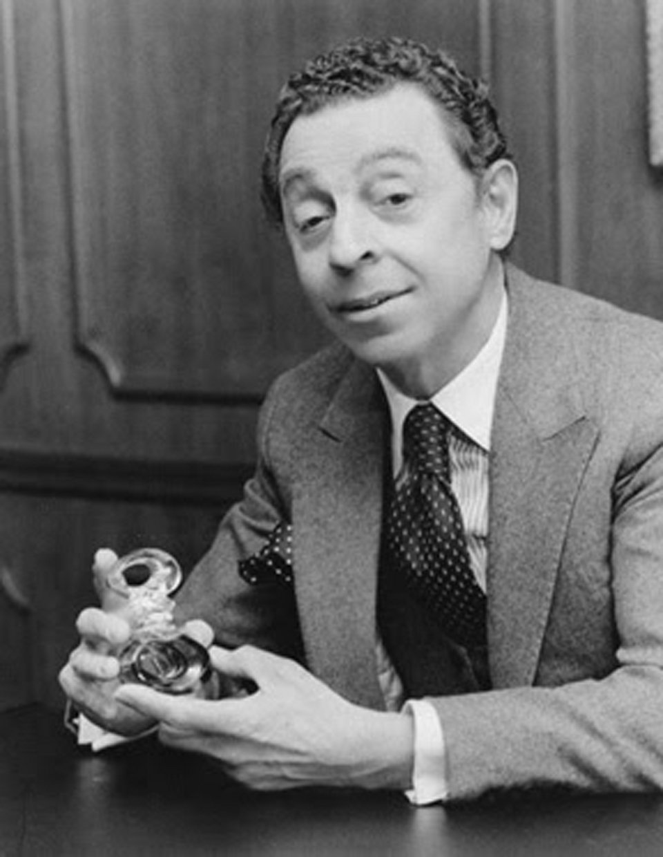 Νάνσι Ρίγκαν: Το αξεπέραστο στιλ της και ο αγαπημένος της Ελληνας σχεδιαστής [εικόνες] | iefimerida.gr 5