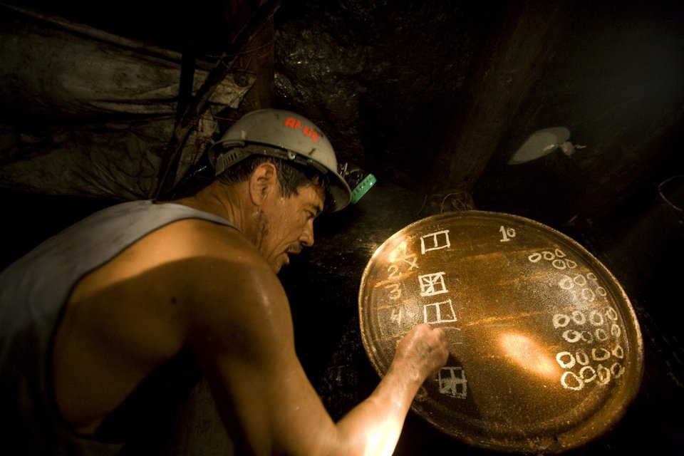 Η «μαύρη» ζωή των ανθρακωρύχων – Οταν οι φωτογράφοι κατεβαίνουν στα άδυτα του Αδη [εικόνες]  | iefimerida.gr 14