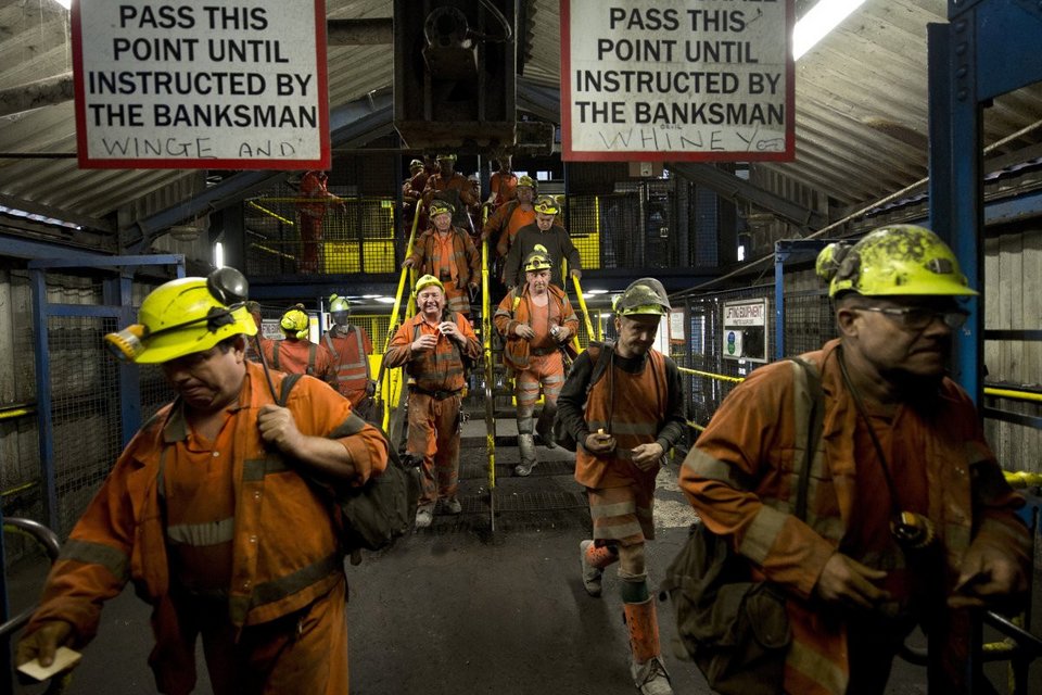 Η «μαύρη» ζωή των ανθρακωρύχων – Οταν οι φωτογράφοι κατεβαίνουν στα άδυτα του Αδη [εικόνες]  | iefimerida.gr 1