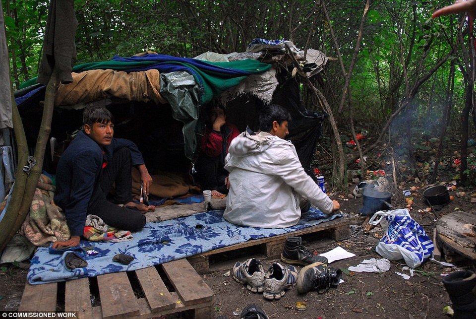 Οι γαλλικές αρχές ισοπέδωσαν τη Ζούγκλα του Καλαί -Γυμνή γη εκεί που ζούσαν 6.000 μετανάστες [εικόνες] | iefimerida.gr 6