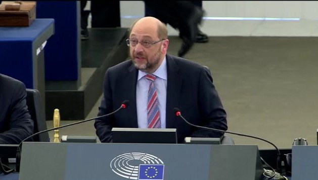 Απίστευτο: Ο Σουλτς πέταξε έξω από συνεδρίαση του Ευρωκοινοβουλίου ευρωβουλευτή της ΧΑ - «Αυτά σε εμένα δεν περνάνε» [βίντεο] | iefimerida.gr 0