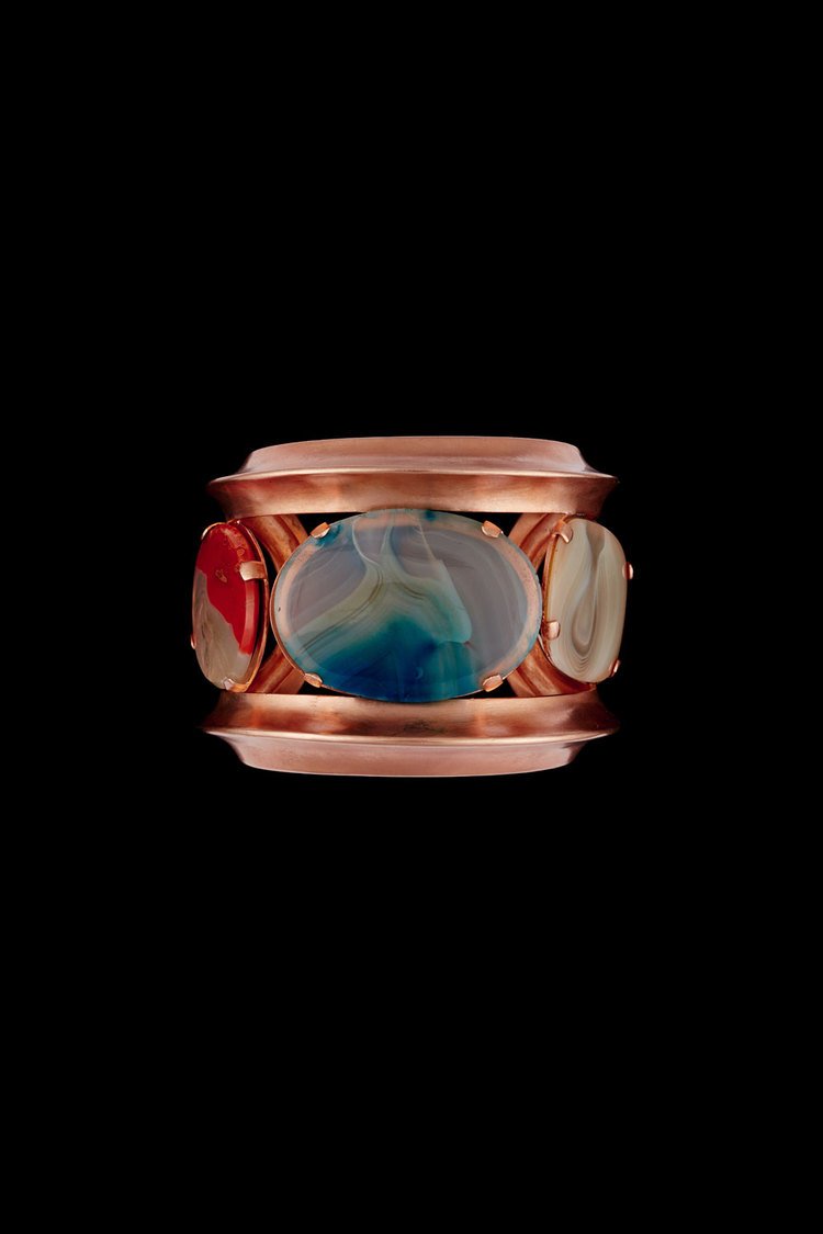 Σοφία Κοκοσαλάκη, η σχεδιάστρια που έκανε μόδα το αρχαιοελληνικό στιλ -Τώρα φτιάχνει και κοσμήματα [εικόνες] | iefimerida.gr 21