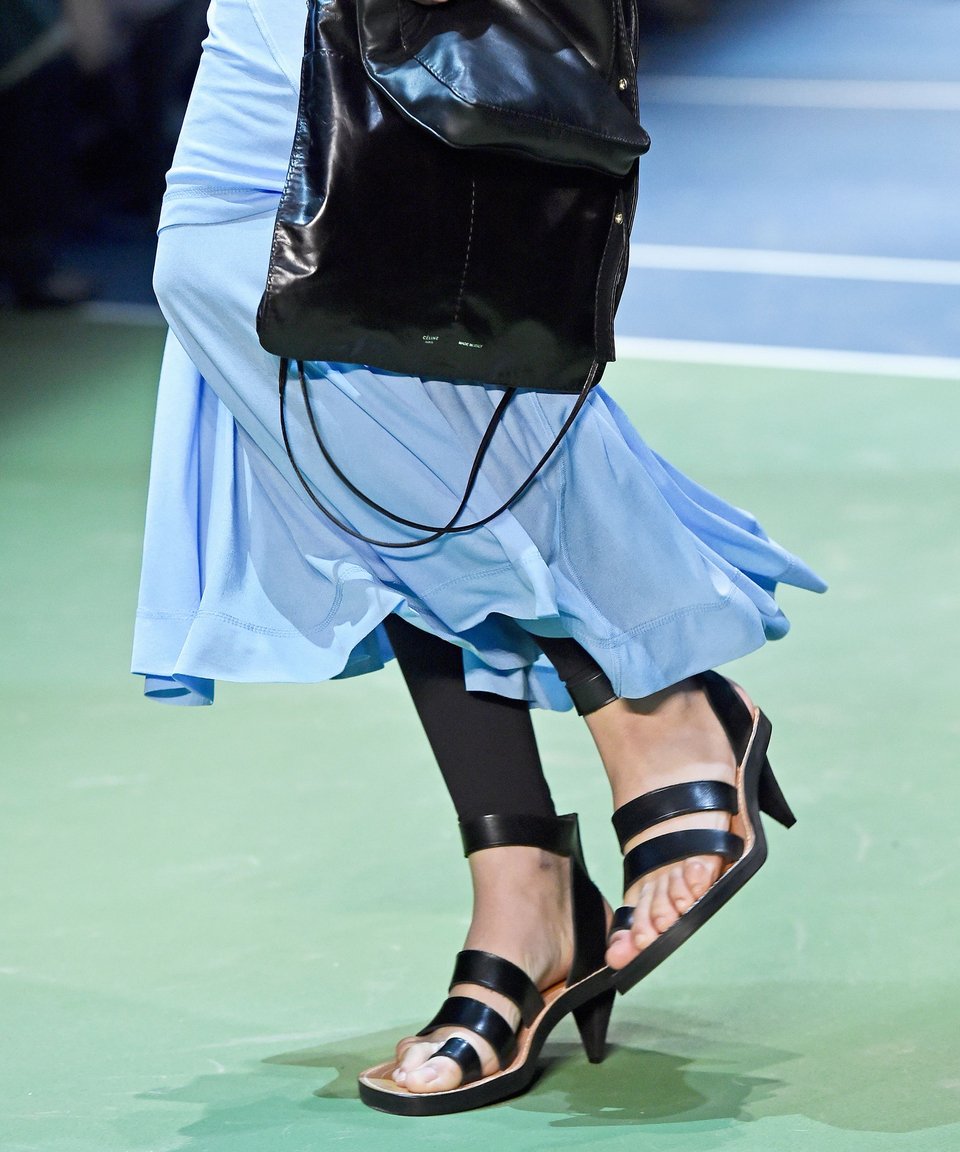 Πώς φορούν τα κολάν με φορέματα και φούστες οι Γαλλίδες και είναι τόσο σικ [εικόνες] | iefimerida.gr 0