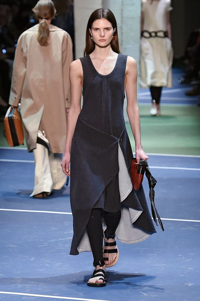 Πώς φορούν τα κολάν με φορέματα και φούστες οι Γαλλίδες και είναι τόσο σικ [εικόνες] | iefimerida.gr 1