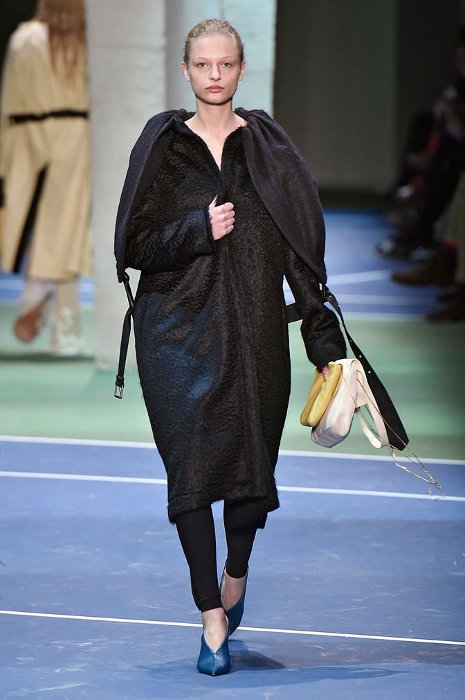 Πώς φορούν τα κολάν με φορέματα και φούστες οι Γαλλίδες και είναι τόσο σικ [εικόνες] | iefimerida.gr 2