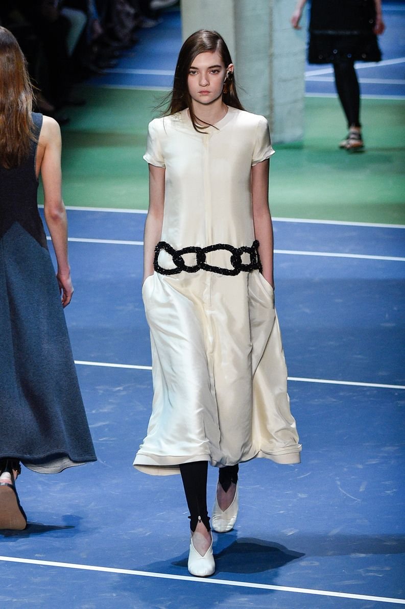 Πώς φορούν τα κολάν με φορέματα και φούστες οι Γαλλίδες και είναι τόσο σικ [εικόνες] | iefimerida.gr 3