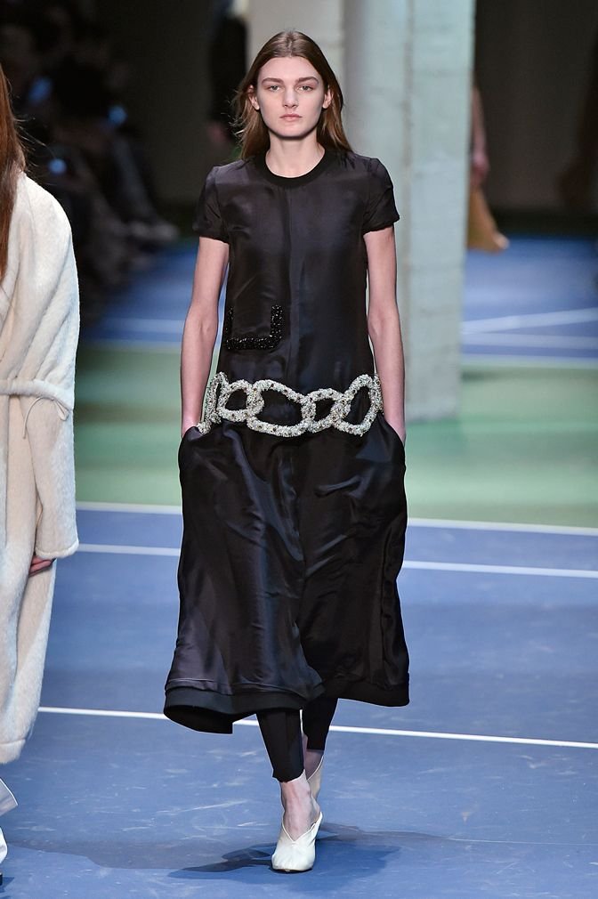 Πώς φορούν τα κολάν με φορέματα και φούστες οι Γαλλίδες και είναι τόσο σικ [εικόνες] | iefimerida.gr 4