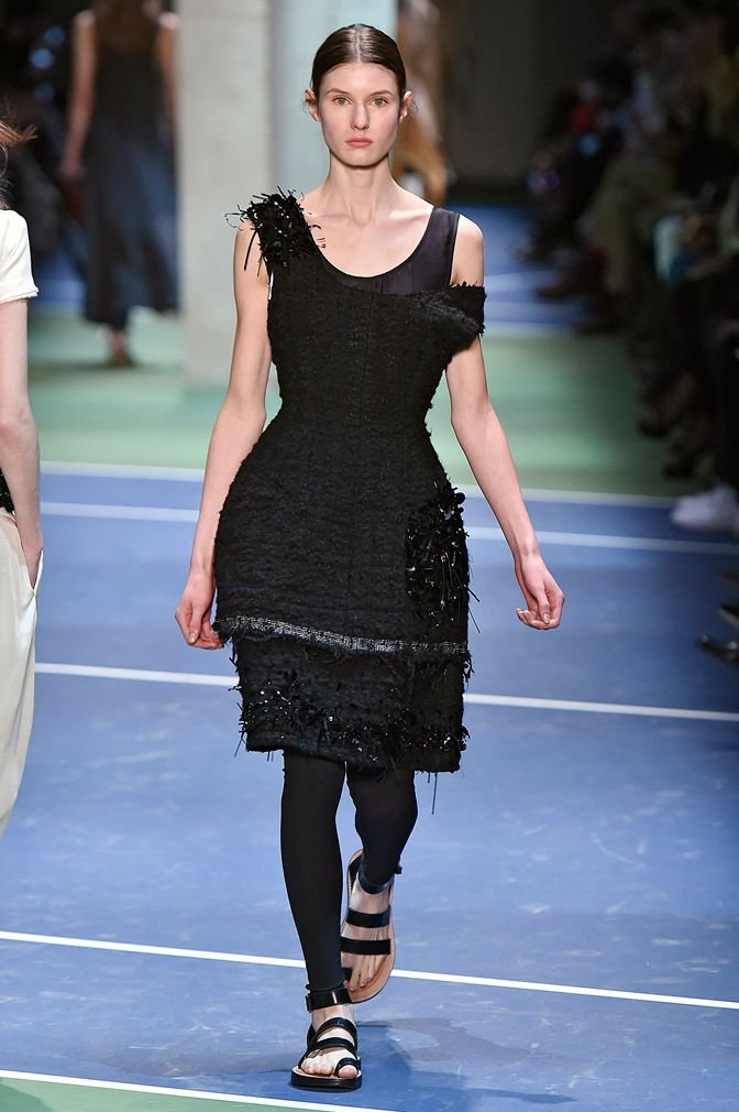 Πώς φορούν τα κολάν με φορέματα και φούστες οι Γαλλίδες και είναι τόσο σικ [εικόνες] | iefimerida.gr 6