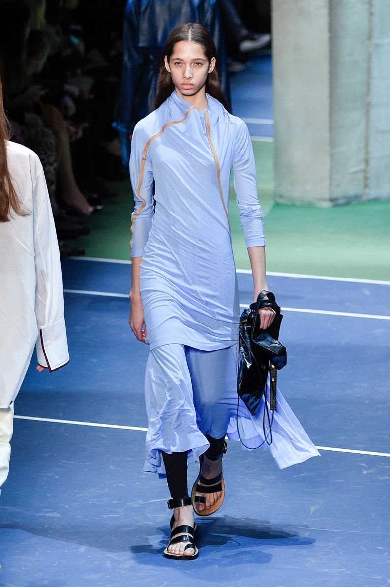 Πώς φορούν τα κολάν με φορέματα και φούστες οι Γαλλίδες και είναι τόσο σικ [εικόνες] | iefimerida.gr 7