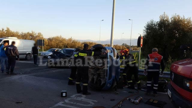 Τροχαίο δυστύχημα έξω από τη Στυλίδα -Τραυματίστηκε η μητέρα του Τσαλίκη, νεκρή η θεία του [εικόνες & βίντεο] | iefimerida.gr 0