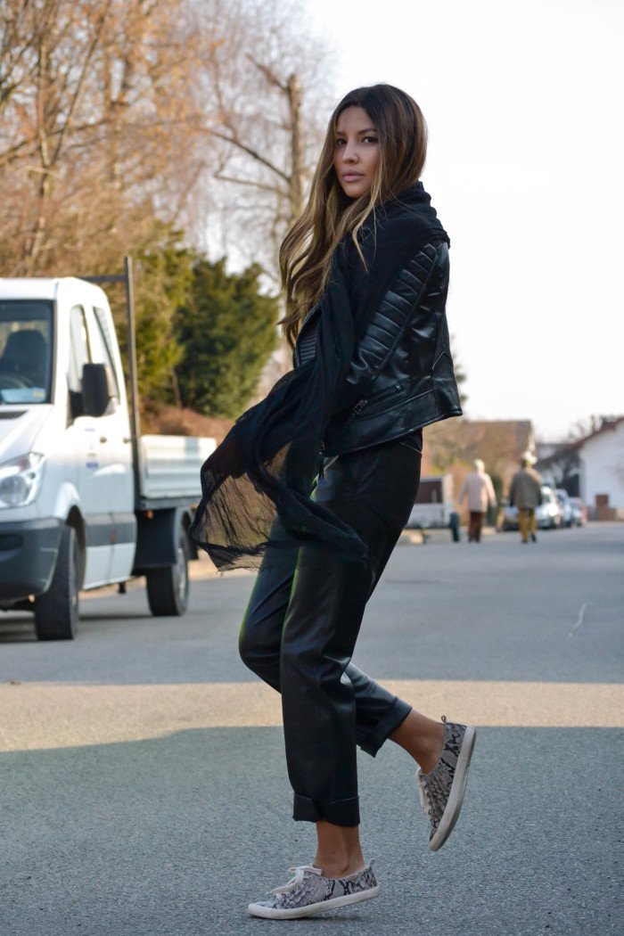 7 τρόποι για να φορέσεις τα δερμάτινα ρούχα αυτή την Ανοιξη [εικόνες] | iefimerida.gr 2