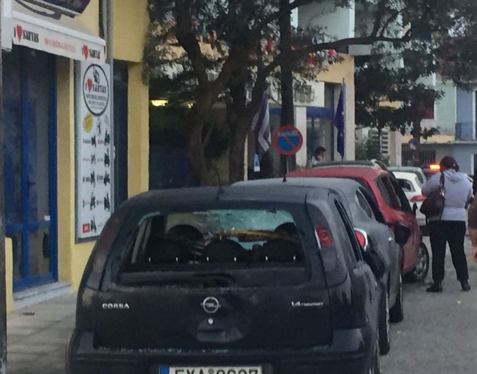 «Γυαλιά-καρφιά» τα έκαναν στη Λευκάδα οπαδοί Ολυμπιακού και Παναθηναϊκού [εικόνες] | iefimerida.gr 3