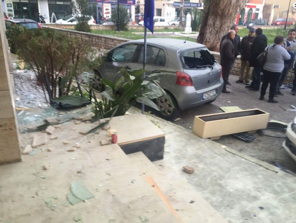 «Γυαλιά-καρφιά» τα έκαναν στη Λευκάδα οπαδοί Ολυμπιακού και Παναθηναϊκού [εικόνες] | iefimerida.gr 0