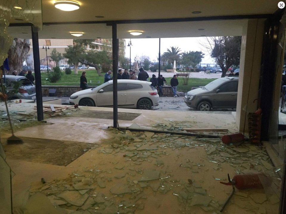 «Γυαλιά-καρφιά» τα έκαναν στη Λευκάδα οπαδοί Ολυμπιακού και Παναθηναϊκού [εικόνες] | iefimerida.gr 4