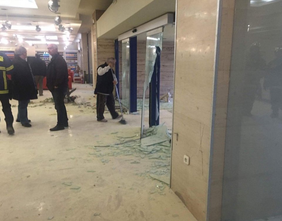 «Γυαλιά-καρφιά» τα έκαναν στη Λευκάδα οπαδοί Ολυμπιακού και Παναθηναϊκού [εικόνες] | iefimerida.gr 6