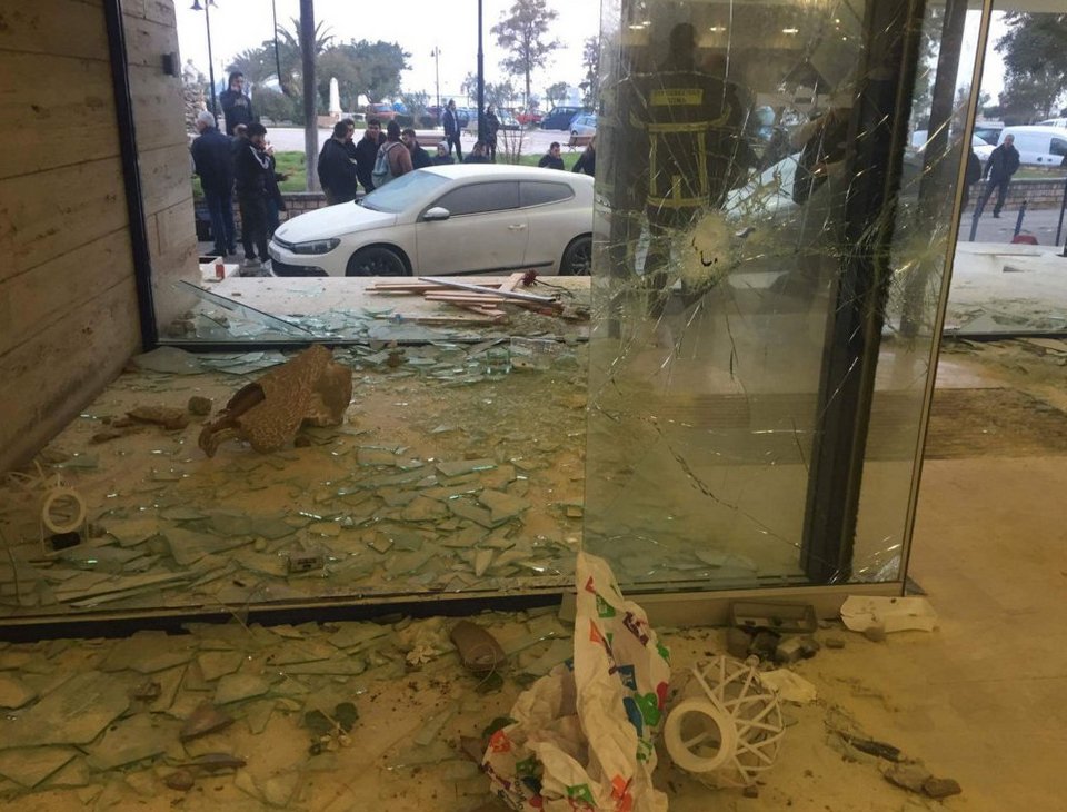 «Γυαλιά-καρφιά» τα έκαναν στη Λευκάδα οπαδοί Ολυμπιακού και Παναθηναϊκού [εικόνες] | iefimerida.gr 8